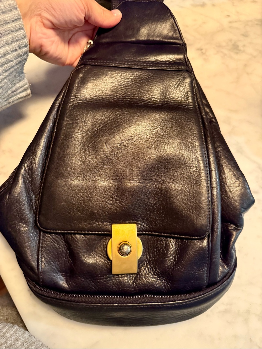 vintage Perlina New York black leather sling backpack gold tone hardware - Picture 3 of 11